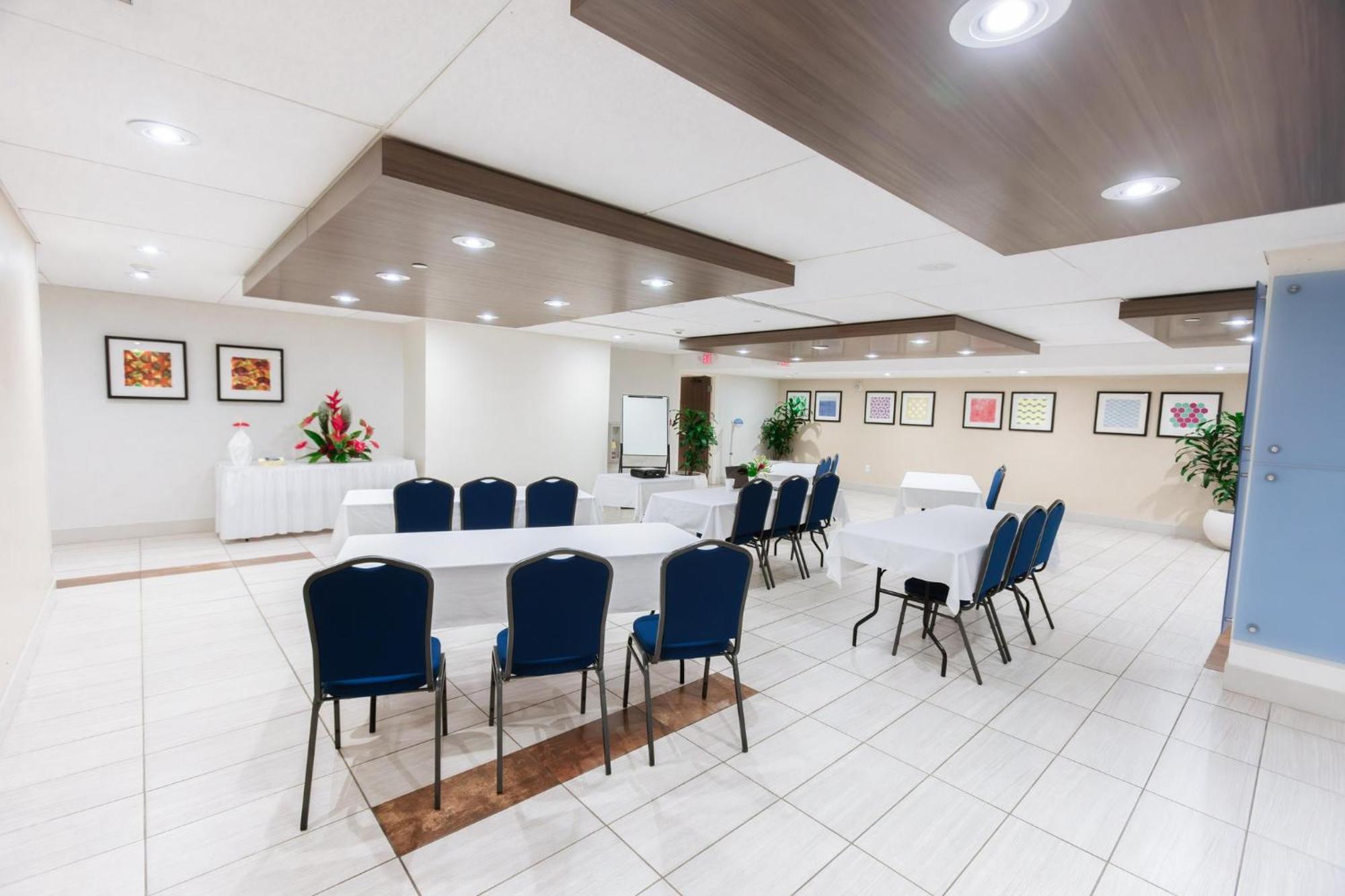 Holiday Inn Express Waikiki By Ihg Honolulu Extérieur photo